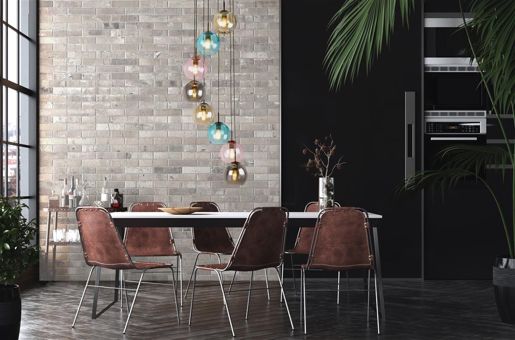 Mardi Gras Ø54 Flerfarvet loftslampe Fra Searchlight - Lampen er lavet af slidst&aelig;rkt st&aring;l og glas med en blank finish, der reflekterer lyset og giver ekstra glans.