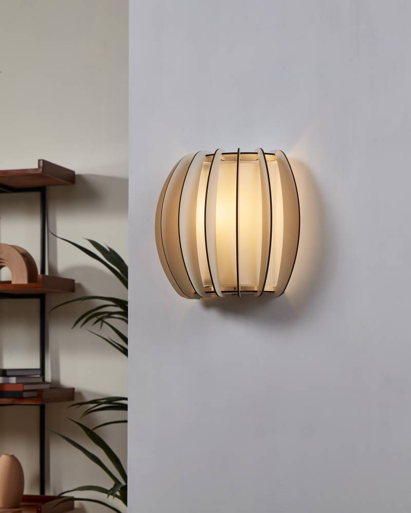 Stellato 2 Hvid væglampe Fra Eglo - Lampens futuristiske udseende gør den til et perfekt indslag i soveværelset, stuen eller som et stilrent designelement i hallen.