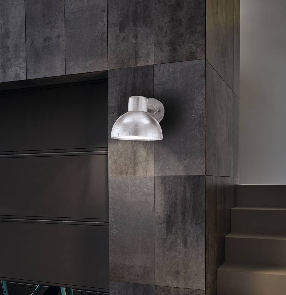 Entrimo Zink udendørslampe Fra Eglo - Denne v&aelig;glampe i zinkfinish er en moderne tilf&oslash;jelse til dit hjem.