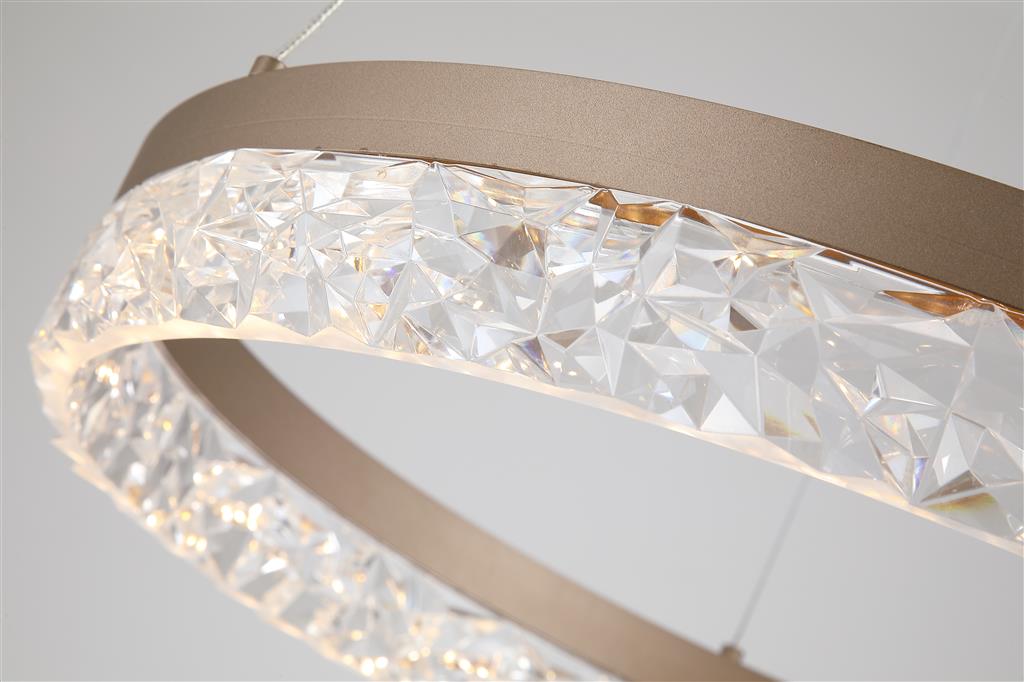 Madeleine Ø50 Lys brun loftslampe Fra Searchlight - Den lysebrune metalramme omgiver en cirkel med en klar akryldiffusor i et dekorativt krystalm&oslash;nster, der skaber et smukt og funklende lysspil.
