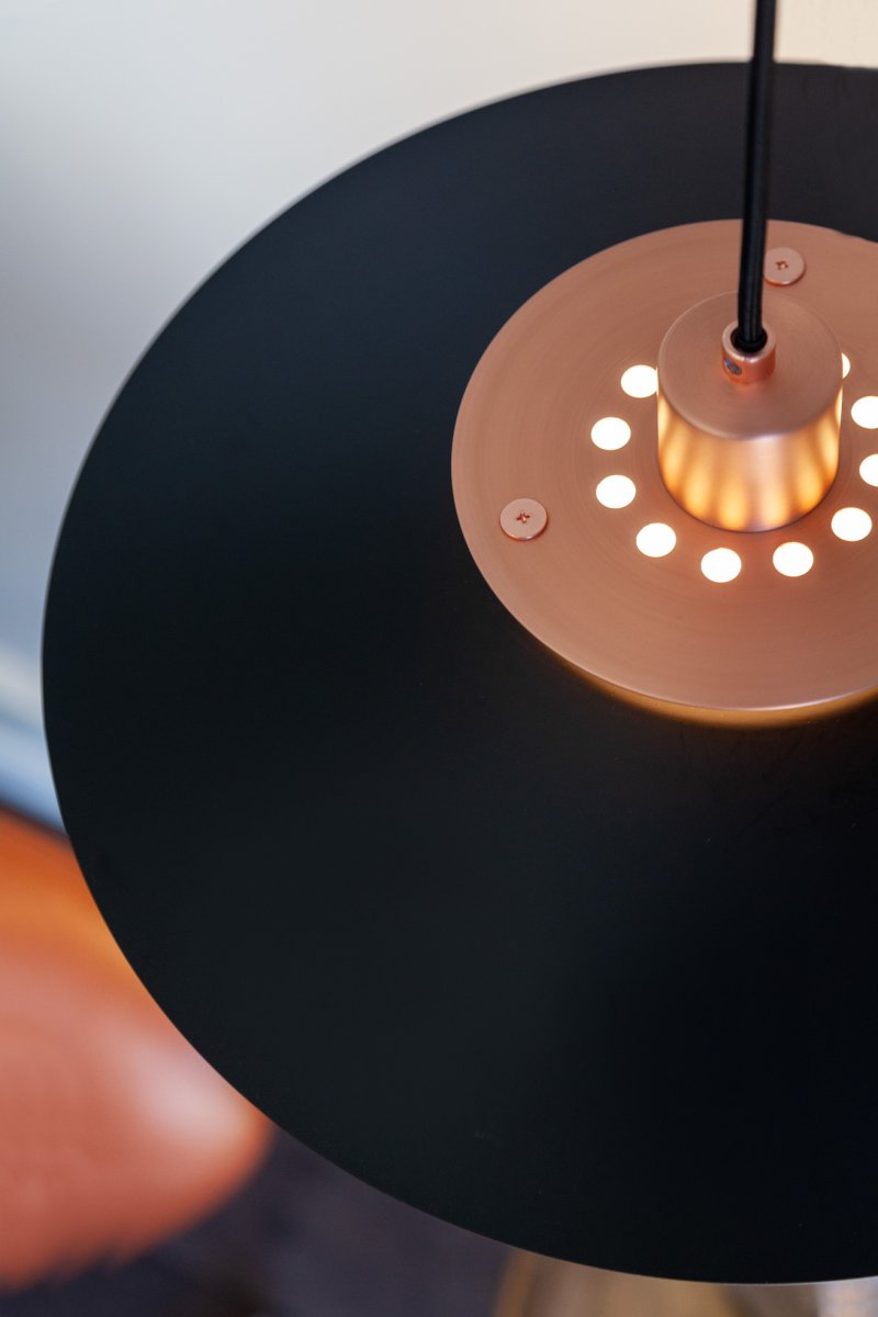 Rivoli Ø40 Kobber loftslampe Fra Halo Design - Rivoli er ikke kun funktionel belysning, men også en stilren indretningsdetalje, der passer ind i både moderne og klassiske miljøer.