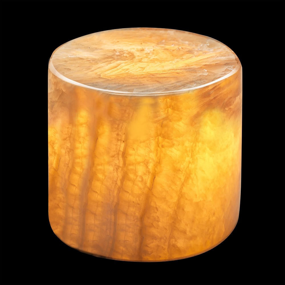 Marble 8cm Beige Fra Unison - Marmorbordlampen er lavet af &aelig;gte, poleret marmor i en varm beige tone, der skaber en bl&oslash;d og atmosf&aelig;risk gl&oslash;d.