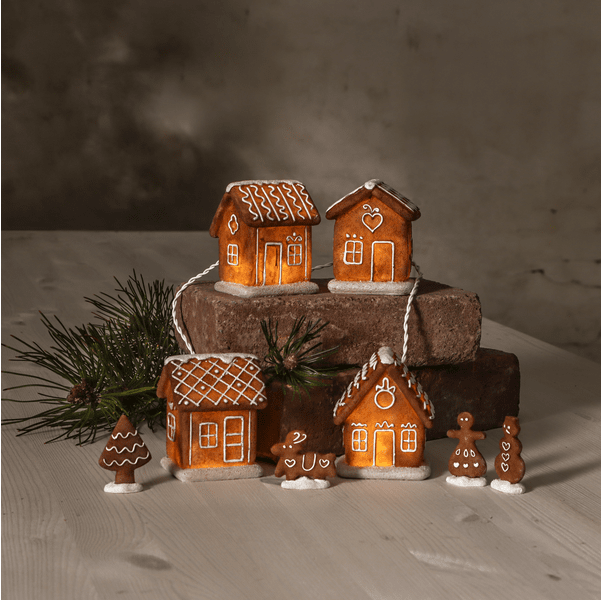 Gingerville Brun Fra Star Trading - Dekorationss&aelig;t med 8 dele, perfekt til juledekoration.