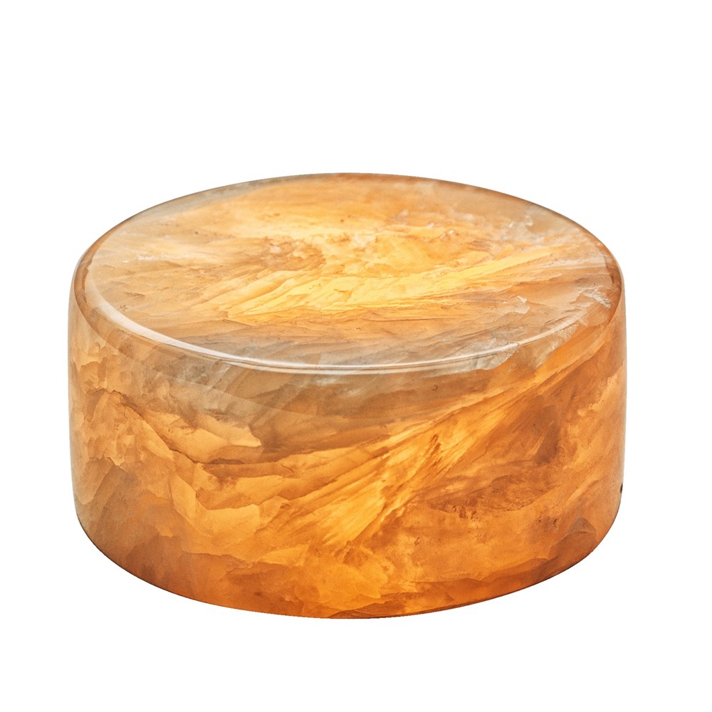 Marble 4cm Beige Fra Unison - Marmorbordlampen er lavet af &aelig;gte, poleret marmor i en varm beige tone, der skaber en bl&oslash;d og atmosf&aelig;risk gl&oslash;d.