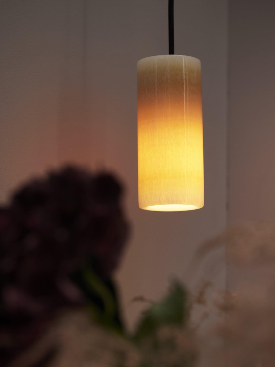 Lucie Ø7 Natur vindueslampe Fra PR Home - Da marmor er et naturligt materiale, er m&oslash;nstrene ikke helt ens for hver lampe.