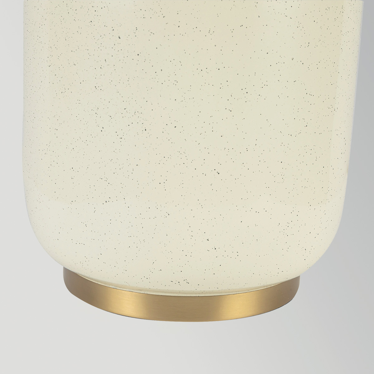 Crosby 70cm Cremet hvid bordlampe Fra Elstead Lighting - Designet er inspireret af klassiske parasoller og suppleres af en hv&aelig;lvet lampesk&aelig;rm i tyndt, let stof.