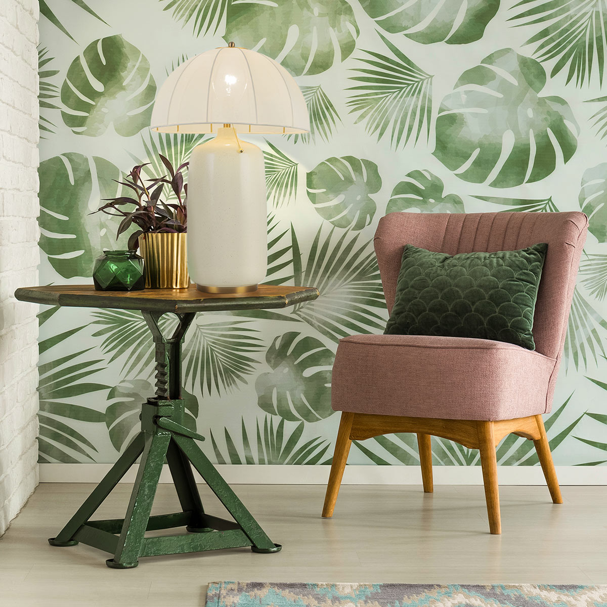Crosby 70cm Cremet hvid bordlampe Fra Elstead Lighting - Designet er inspireret af klassiske parasoller og suppleres af en hv&aelig;lvet lampesk&aelig;rm i tyndt, let stof.