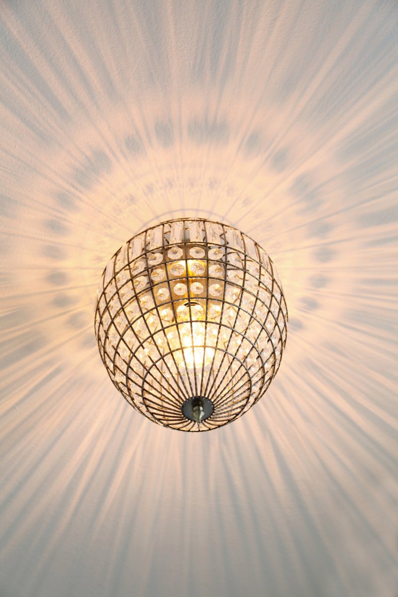 Amadeus Ø30 Antik plafond Fra By Rydéns - Fordelen ved lofter er, at de fylder mindre og dermed passer godt ind i fx en hall eller et rum med mindre plads eller lavt til loftet.