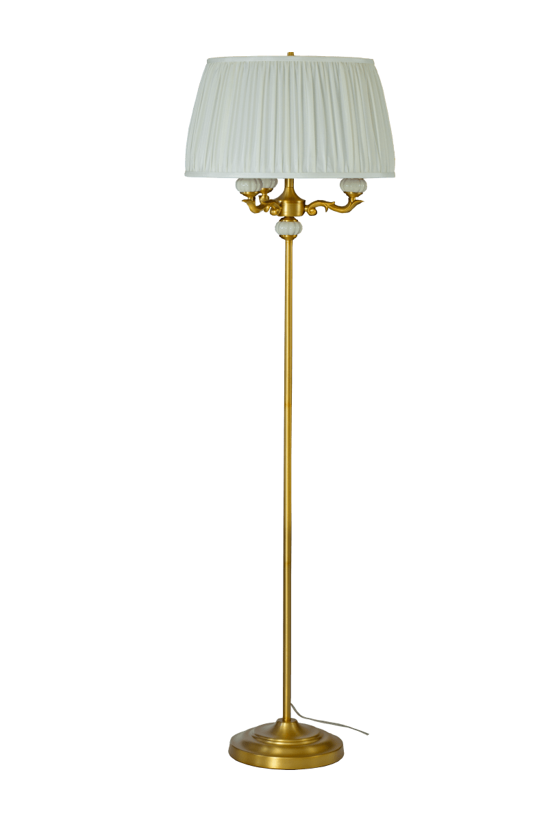 Toulouse Guld gulvlampe Fra Aneta Lighting - Toulouse gulvlampen har et klassisk og elegant udtryk med dekorative detaljer og en smuk guldfinish.