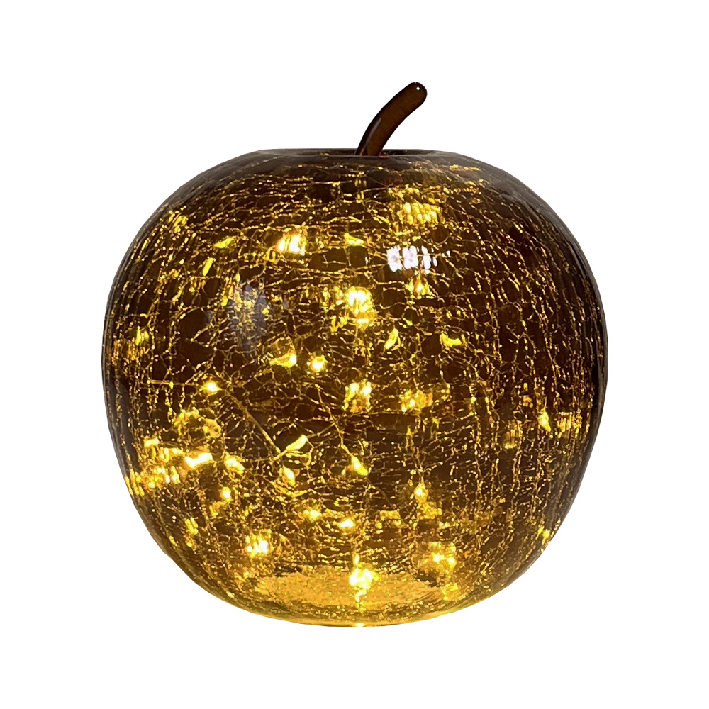 Äpple 22cm Brun bordlampe Fra Pixie Design - Den er udstyret med en timer og en praktisk 5-trins lysd&aelig;mper til at justere lyset efter behov, hvilket g&oslash;r den perfekt til b&aring;de arbejdsbelysning og hyggelig aftenbelysning.