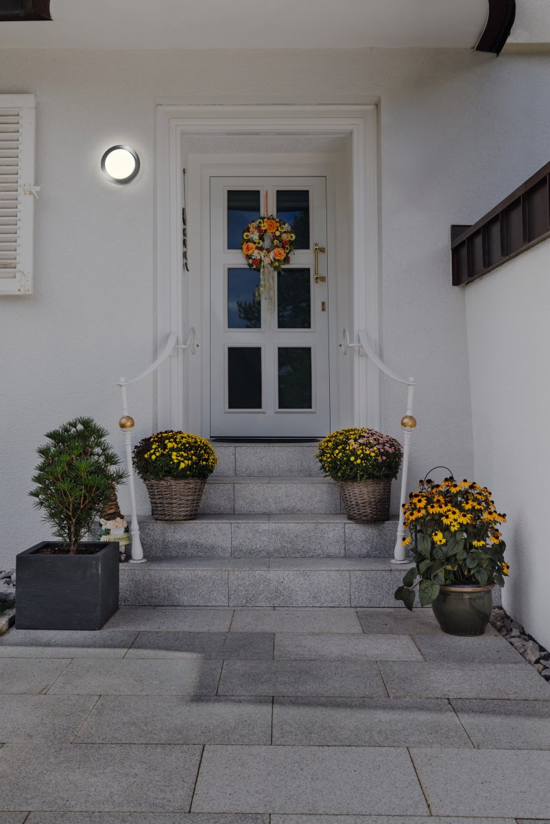 Disc Stål udendørslampe Fra Ledvance - Disc &auml;r en innovativ och stilfull fasadlampa som ger b&aring;de funktion och elegans till din entr&eacute; eller uteplats.