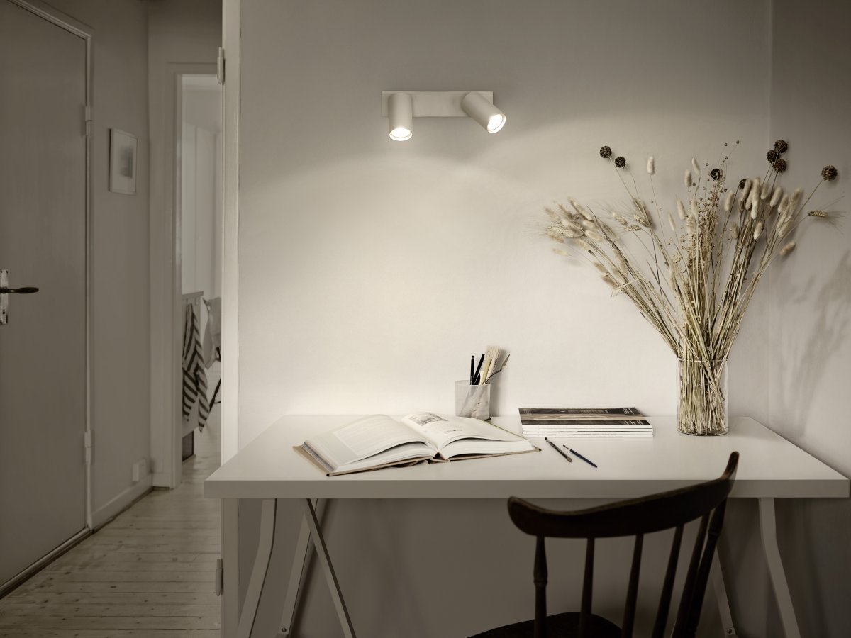 Octagon 2 Hvid spotlight Fra Ledvance - Den n&auml;tta formen i kombination med de r&ouml;rliga spotlightsen g&ouml;r den m&aring;ngsidig och passar in i alla hem och stilar.