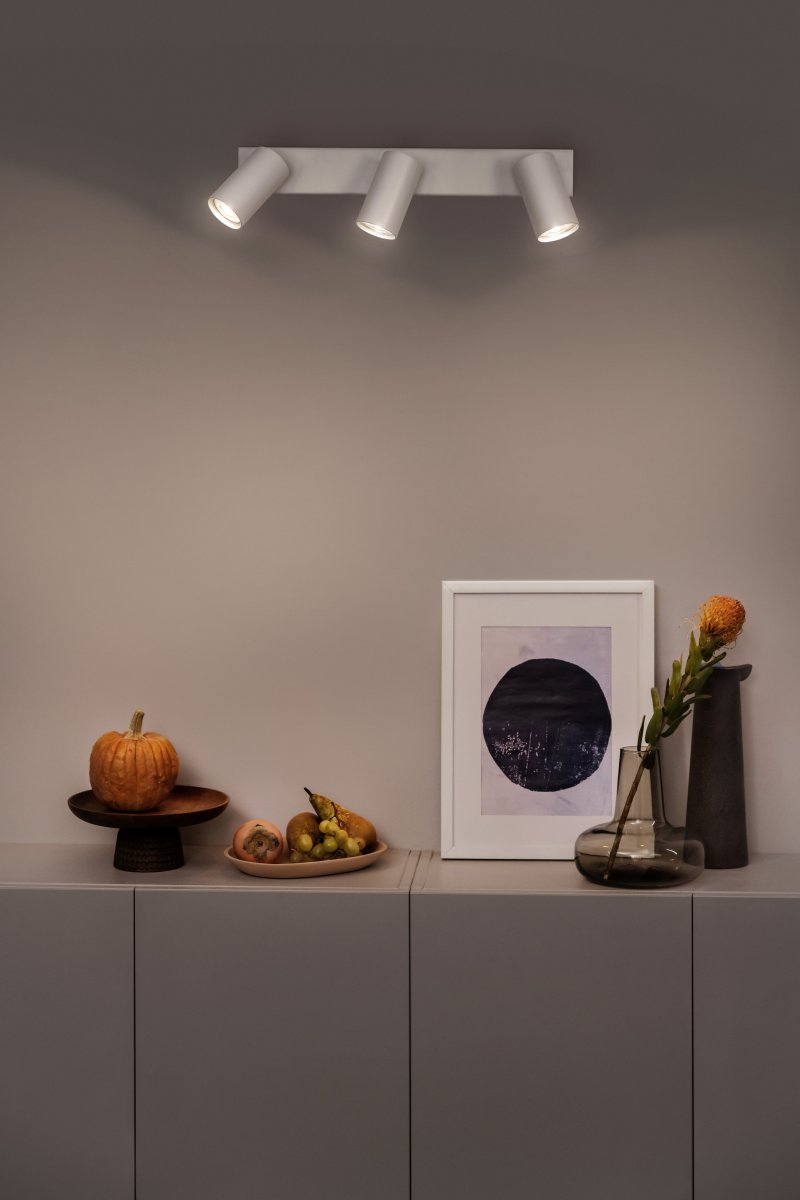 Octagon 3 Hvid spotlight Fra Ledvance - Den n&auml;tta formen i kombination med de r&ouml;rliga spotlightsen g&ouml;r den m&aring;ngsidig och passar in i alla hem och stilar.