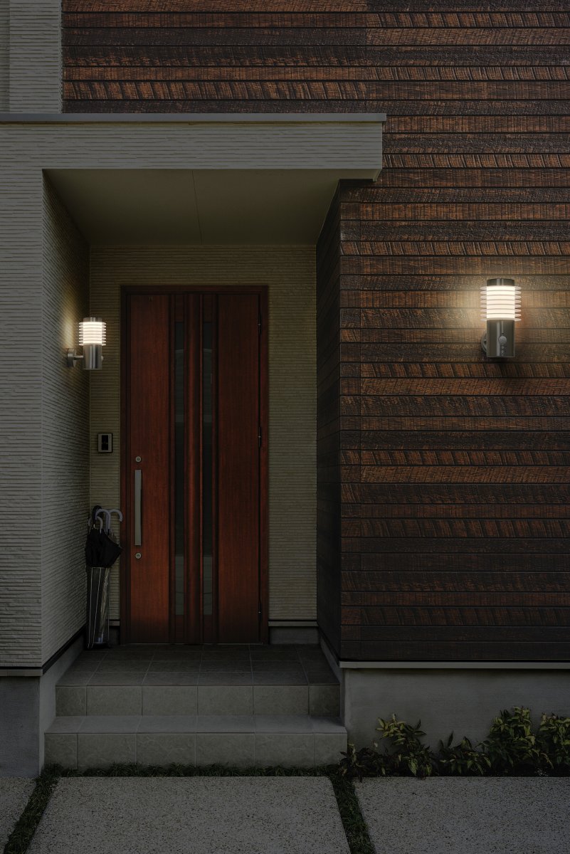 Rondo Sensor Stål udendørslampe Fra Ledvance - Med sin stilrena design och effektiva funktionalitet &auml;r denna armatur det perfekta valet f&ouml;r att b&aring;de belysa och s&auml;kerst&auml;lla ditt utomhusomr&aring;de.