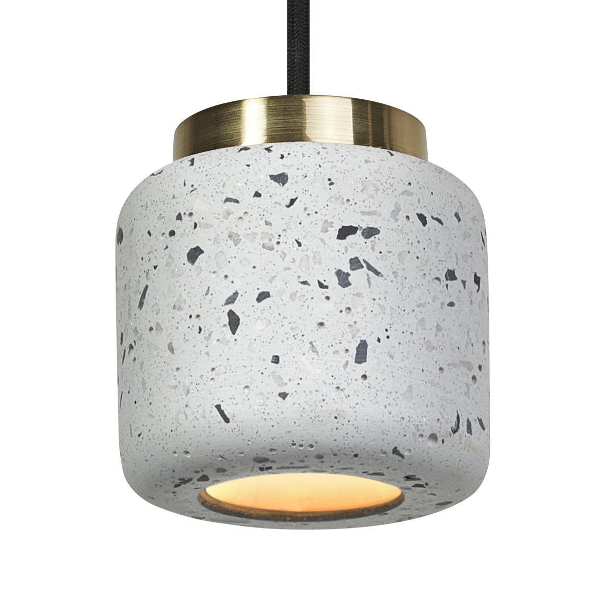 Terrazzo Ball Ø10 Hvid loftslampe Fra Ledvance - Detaljerna i m&auml;ssing bidrar med en elegans till rummet.