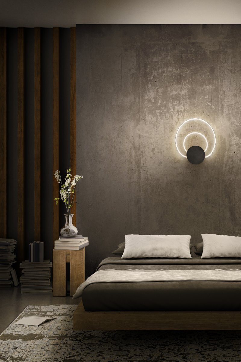 Helios 40cm Sort væglampe Fra Ledvance - Lampan har tv&aring; olika belysningspunkter med integrerad LED, ett indirekt ljus bakom v&auml;ggplattan och cirkelarna.