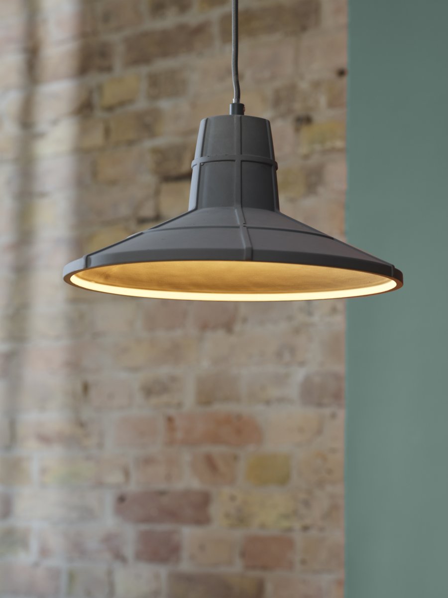 Concrete Sala Ø32 Grå loftslampe Fra Ledvance - Concrete Sim er et rustikt vedhæng med et design af høj kvalitet.