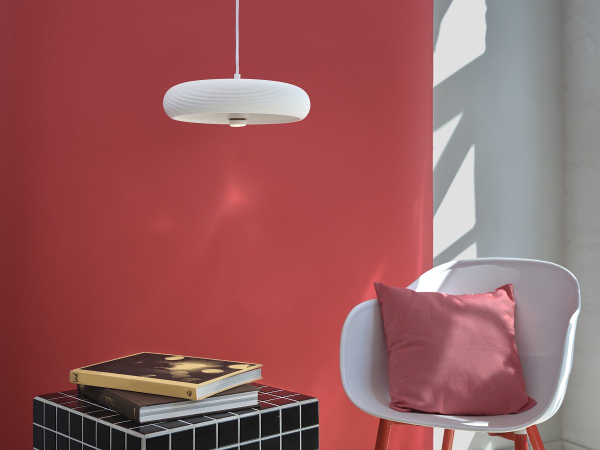 Plaster Pure Ø30 Hvid loftslampe Fra Ledvance - Den dekorative skærm støbt i gips giver en fin spredning af lys i rummet.