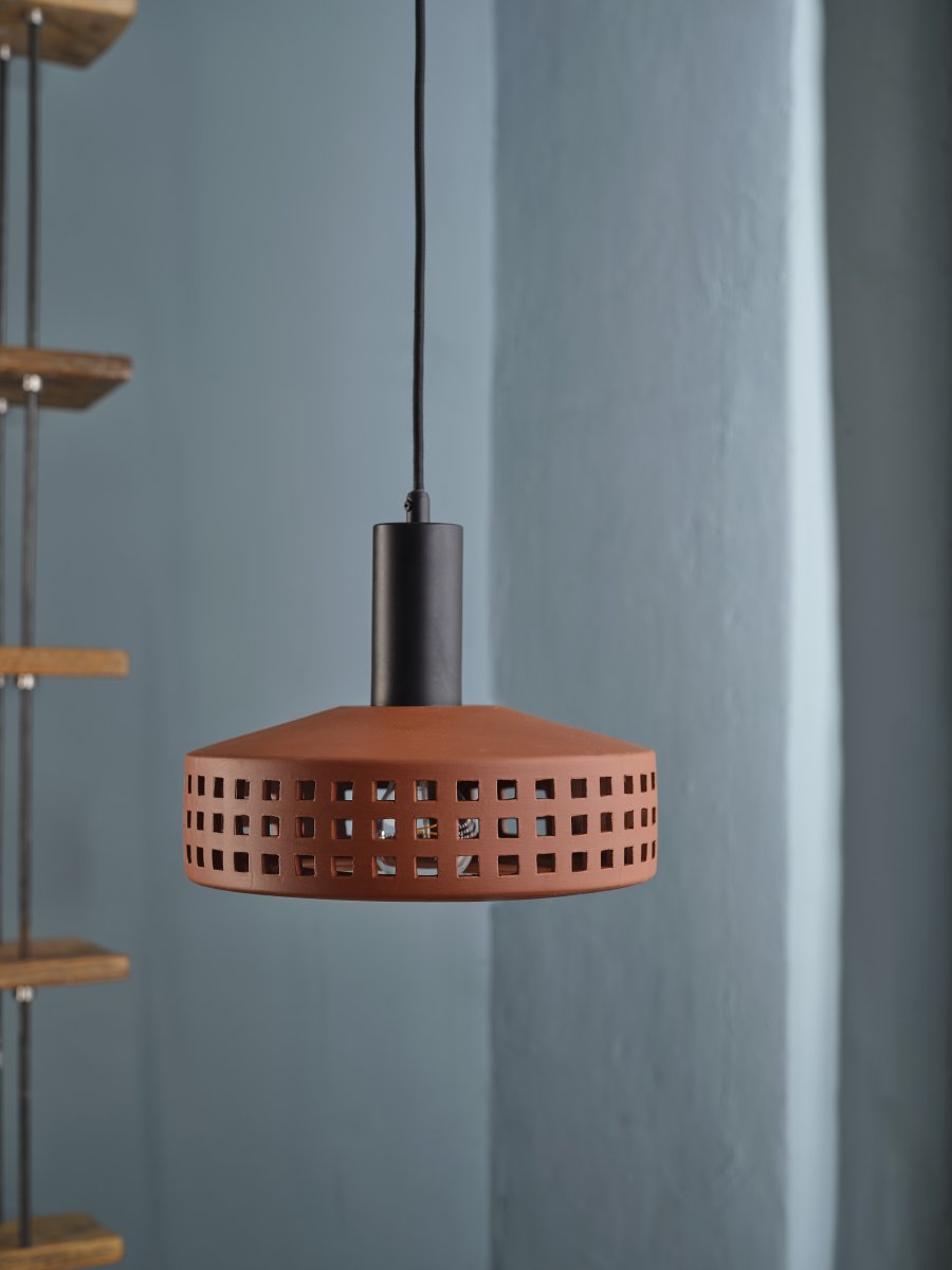 Clay Windows Ø26 Brun loftslampe Fra Ledvance - Clay Windows har en rustik design med sin sk&auml;rm gjord av lera i en r&ouml;dbrun f&auml;rg.