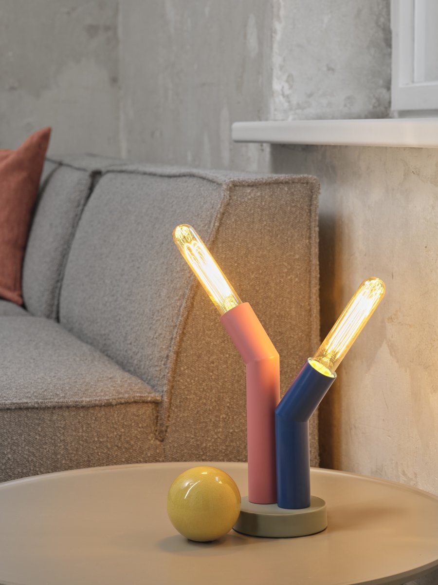Straw 28cm Flerfarvet bordlampe Fra Ledvance - Straw &auml;r en lekfull bordslampa med h&auml;rliga kul&ouml;rer.