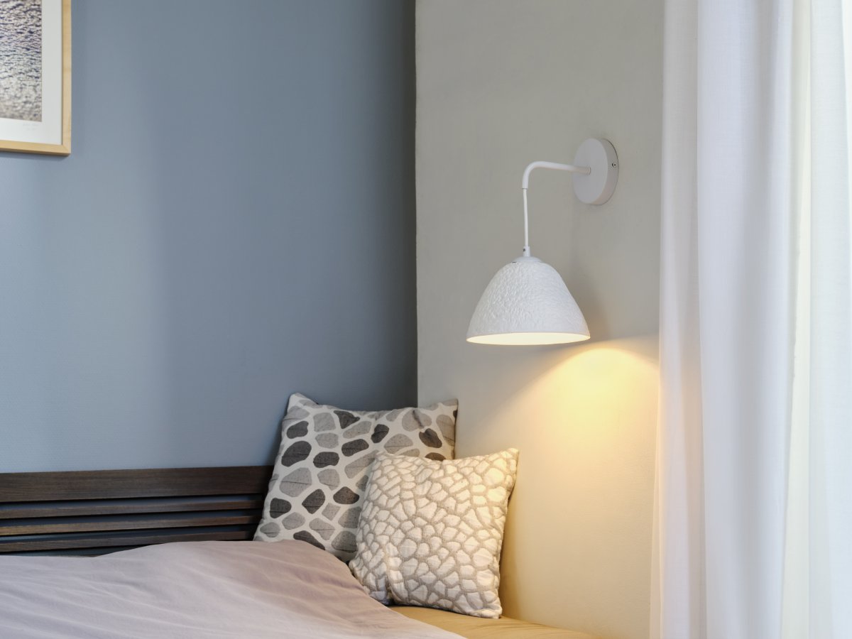 Camel Bell 22cm Hvid væglampe Fra Ledvance - Den dekorative sk&aelig;rm lavet af papir giver en flot spredning af lys ned.