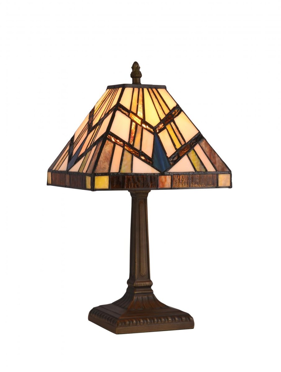 Square 34cm Flerfarvet Fra Norrsken Design - Udgangsmaterialet i produktionsprocessen er specialfarvet glas, der er skåret og poleret, så det passer til emnet.