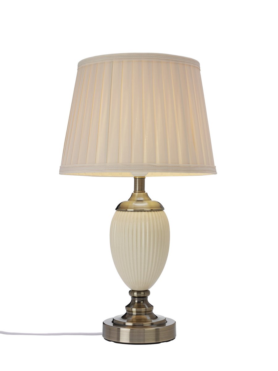 Ottilia 50cm Beige bordlampe Fra Cottex - Perfekt til at placere p&aring; sidebordet eller natbordet, og dets tidl&oslash;se design passer til b&aring;de traditionelle og moderne milj&oslash;er.