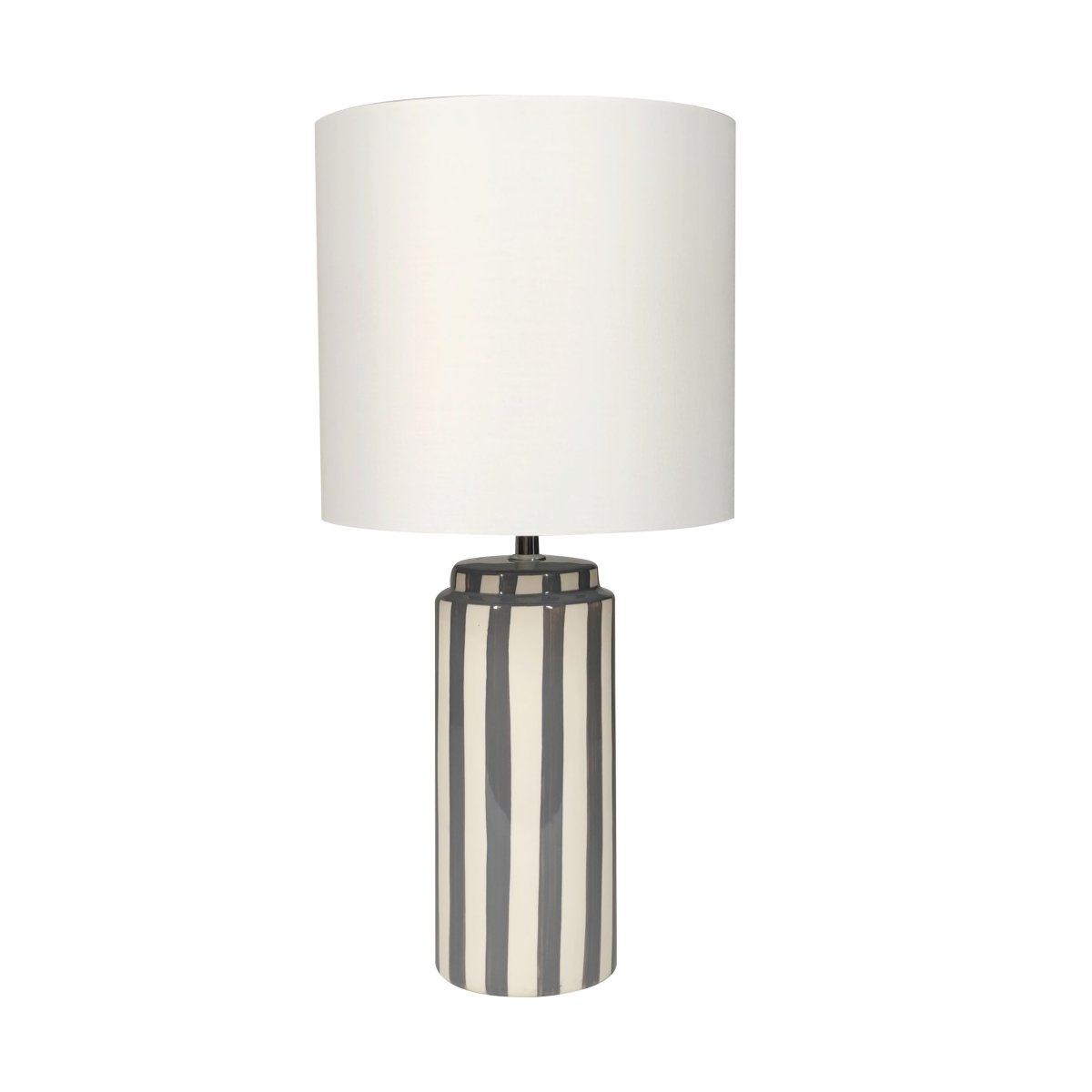 Faro 50cm Grå/hvid bordlampe Fra Nordic Lighting - Lampefoden er lavet af keramik med en cremehvid base og gr&aring; striber, der giver et livligt, men afbalanceret indtryk.