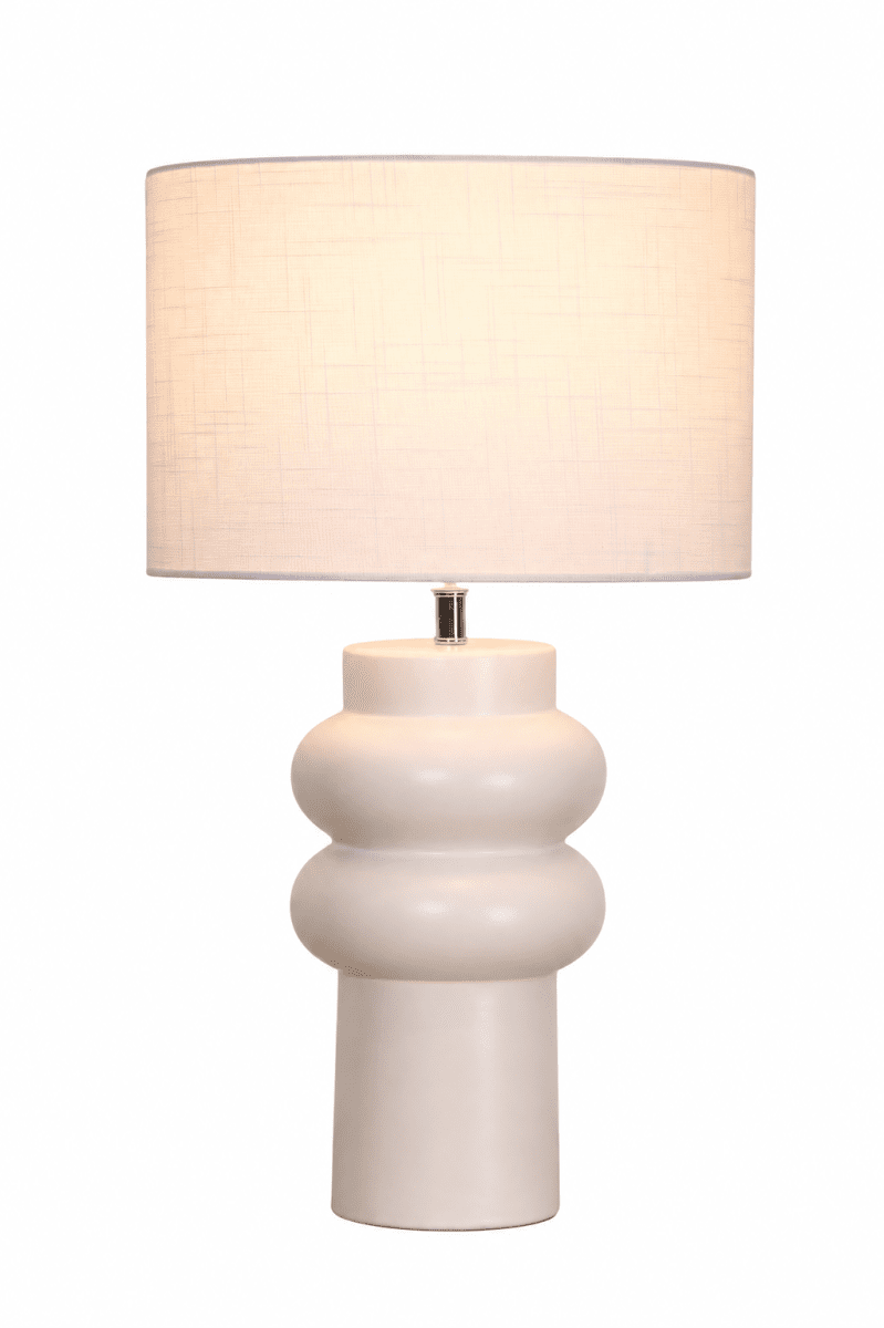 Anelli 56cm Hvid bordlampe Fra Nordic Lighting - Perfekt til at skabe en varm og indbydende atmosfære i både stue og soveværelse.