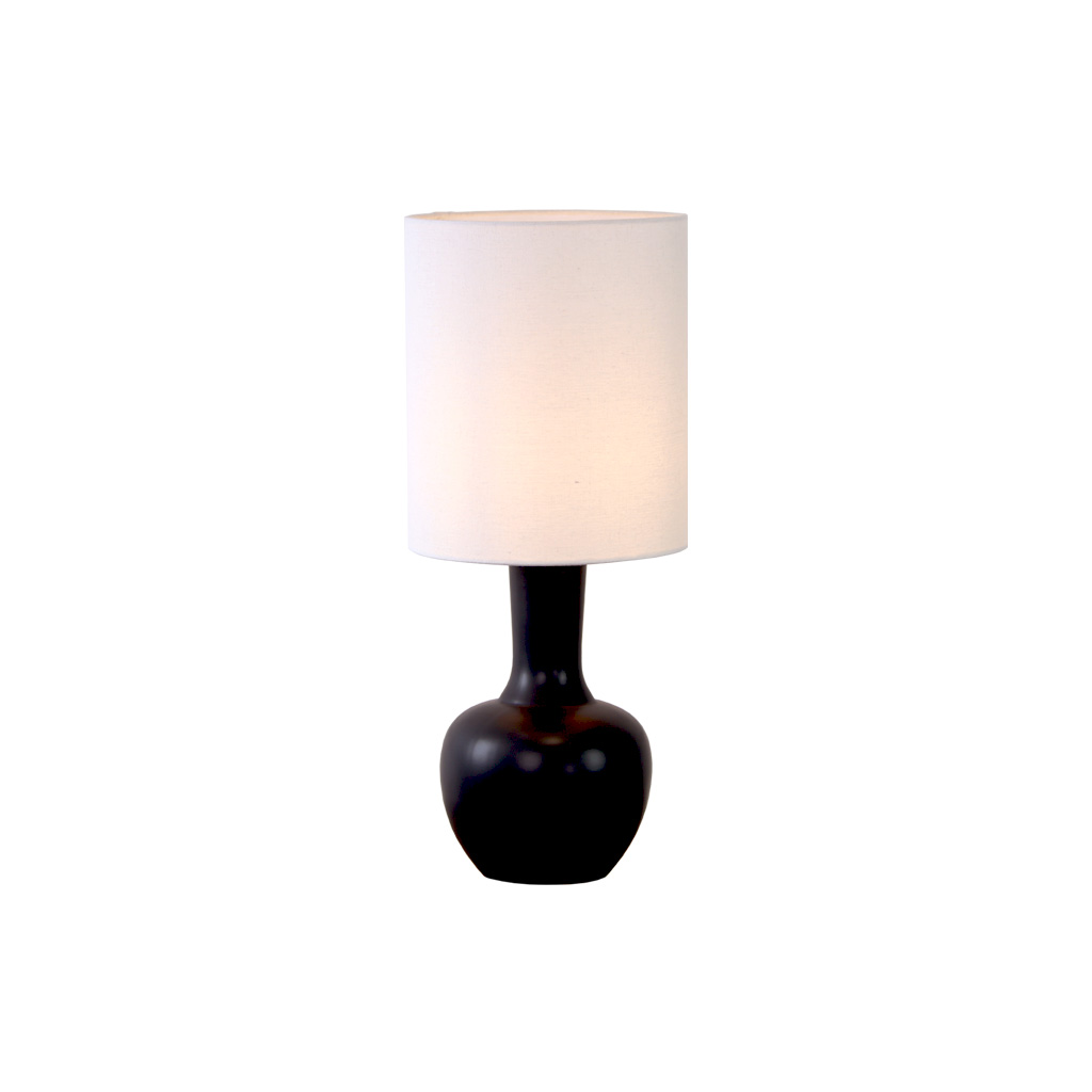 Lill Boda 52cm Sort bordlampe Fra Nordic Lighting - Lill Boda er en stilfuld bordlampe i keramik med en glat, sort lampefod, der giver et bl&oslash;dt og harmonisk udtryk.