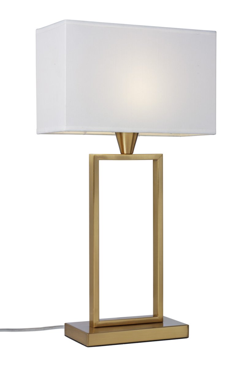 Kensington 50cm Messing bordlampe Fra Cottex - Den stilrene metalramme skaber en luftig og moderne følelse, mens den hvide tekstilskærm spreder et blødt og behageligt lys.