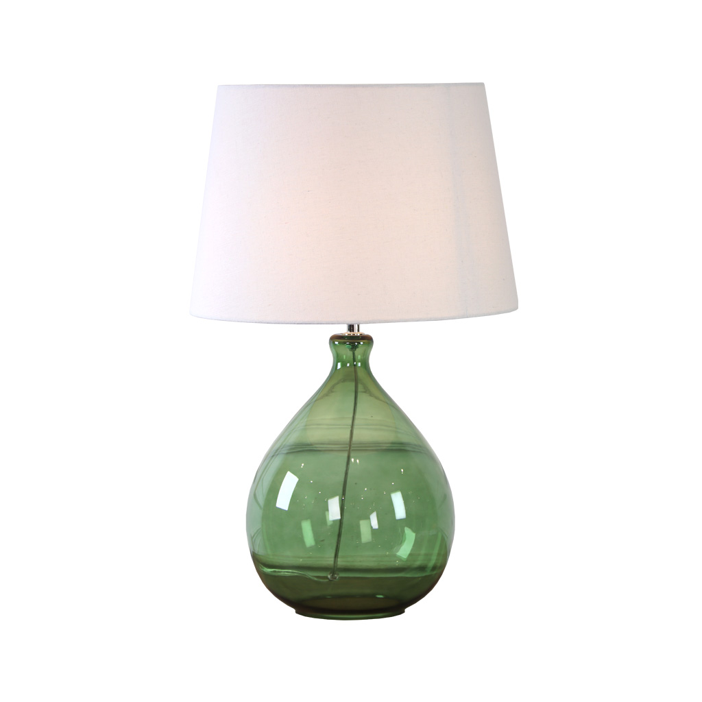 Tasso 55cm Grøn bordlampe Fra Lampan - Tasso passer lige godt p&aring; et sidebord, et skrivebord eller et natbord og tilf&oslash;jer b&aring;de farve og karakter til interi&oslash;ret.