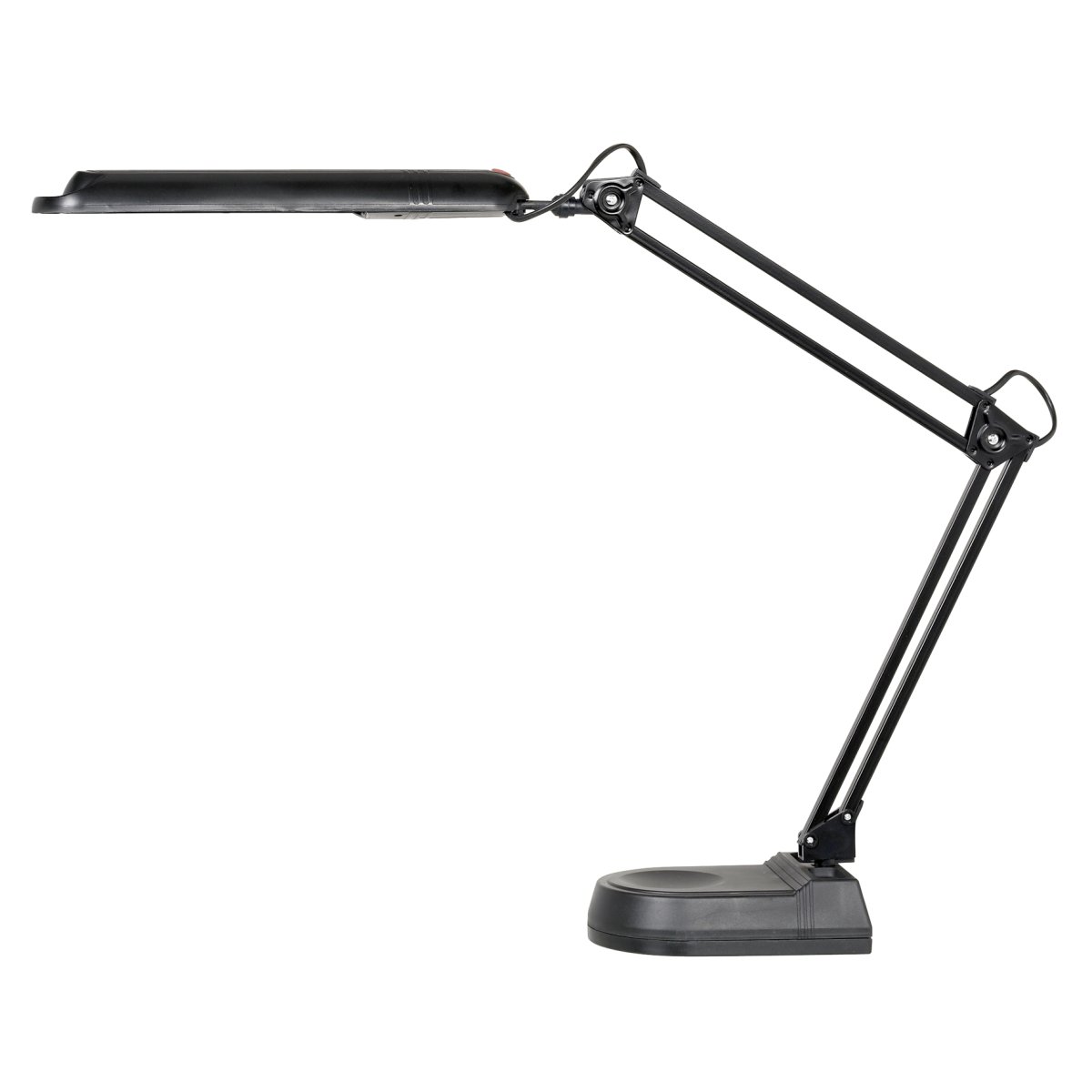 Swingo 110cm Sort skrivebordslampe Fra Armaturhantverk - Med sin fleksible arm og brede lyskilde giver den et kraftigt og jævnt lys over hele arbejdsfladen.