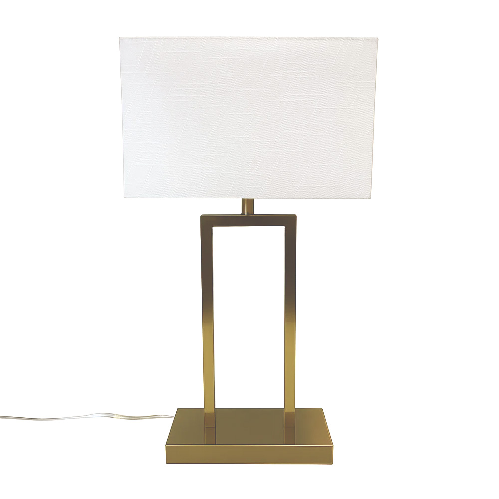 Gemma 52cm Messing bordlampe Fra Nordic Lighting - En elegant bordlampe i metal med en stilfuld messingfinish, der giver et varmt og eksklusivt indtryk.