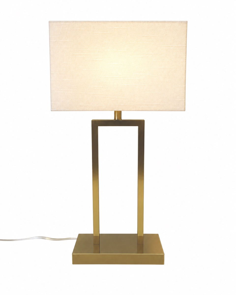 Gemma 52cm Messing bordlampe Fra Nordic Lighting - En elegant bordlampe i metal med en stilfuld messingfinish, der giver et varmt og eksklusivt indtryk.