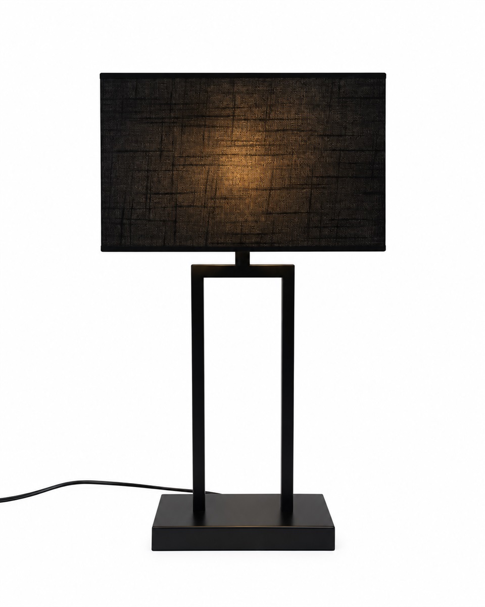 Gemma 52cm Sort bordlampe Fra Nordic Lighting - En stilfuld bordlampe i metal med sort finish, der giver et industrielt og eksklusivt indtryk.