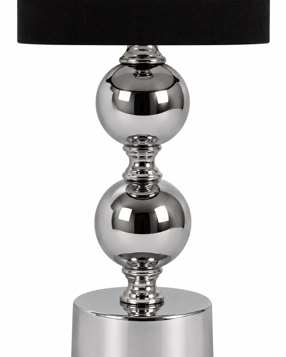Circolo 48cm Krom/sort bordlampe Fra Nordic Lighting - Circolo bordlampen kombinerer en dekorativ metalbase med en elegant kromfinish og en klassisk sort linnedsk&aelig;rm.