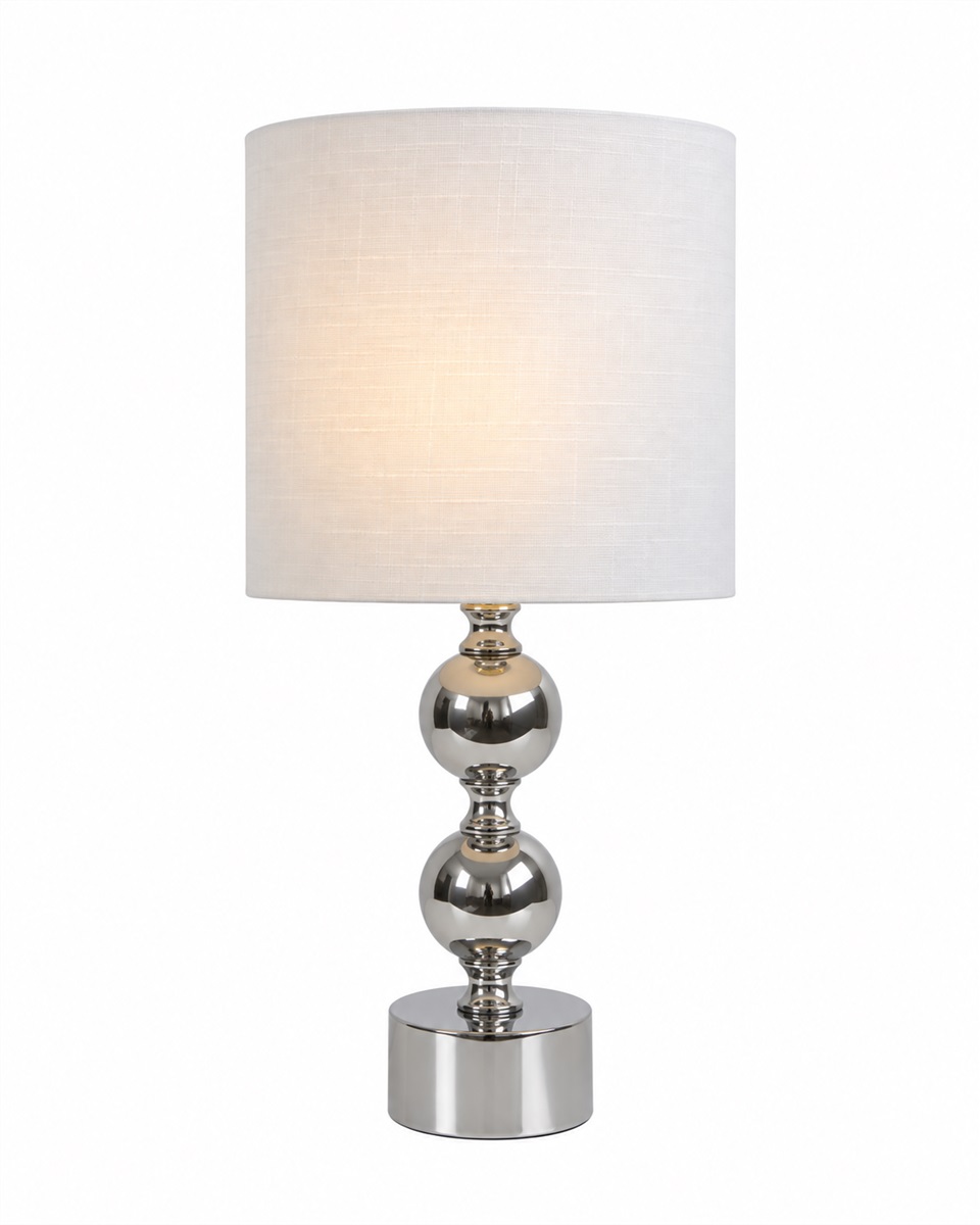 Circolo 48cm Krom/hvid bordlampe Fra Nordic Lighting - Circolo bordlampen kombinerer en dekorativ metalbase med en elegant kromfinish og en klassisk hvid linnedsk&aelig;rm.