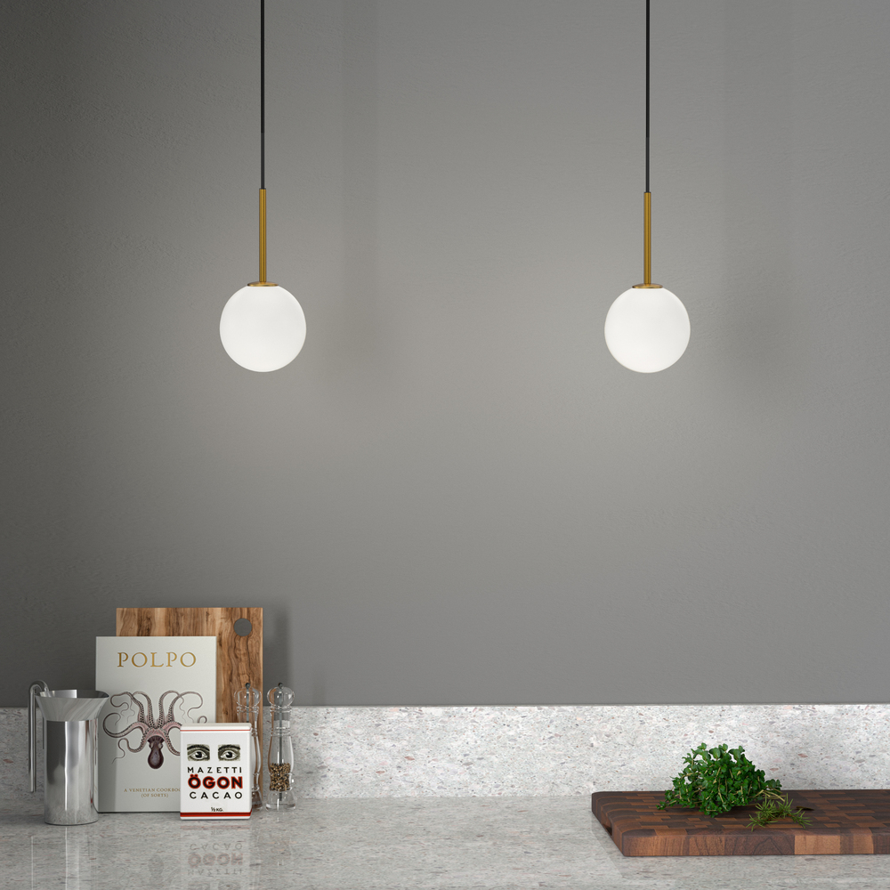 Ballon Ø14 Messing/guld loftslampe Fra Herstal - Placera Ballon pendel i ditt vardagsrum som ett kluster eller k&ouml;k f&ouml;r att ge ditt hem en trendig, ungdomlig atmosf&auml;r och en str&aring;lande personlighet eller varf&ouml;r inte &ouml;ver nattduksbordet!