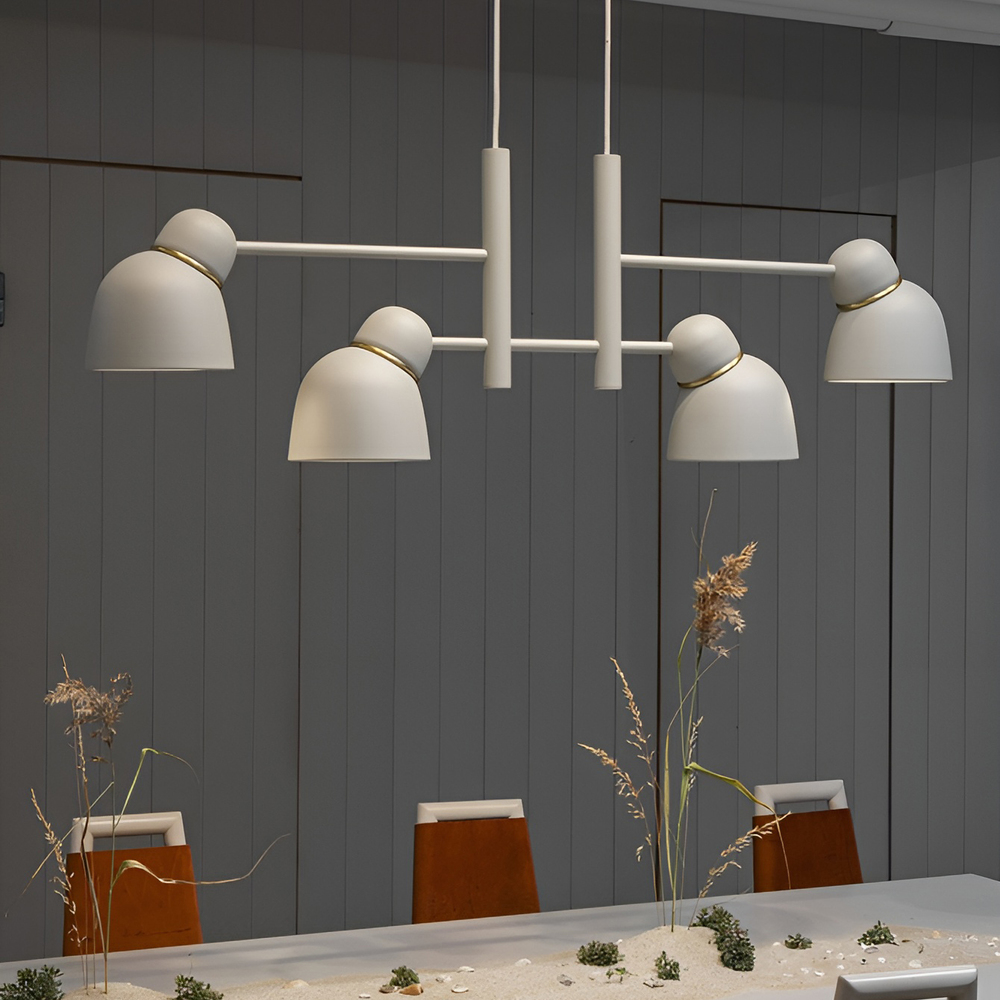 Bird 120cm Sand/messing loftslampe Fra Belid - Bird er fremstillet i Varberg og er en hyldest til Belids håndværksmæssige arv, samtidig med at den bryder grænserne for traditionelt design.