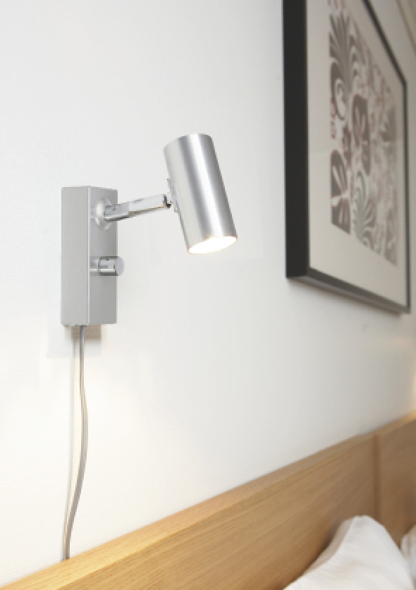 Cato Aluminium læselampe Fra Belid - Lavet af metal af h&oslash;j kvalitet og udstyret med en indbygget lysd&aelig;mper, g&oslash;r den det nemt at justere b&aring;de lysstyrke og atmosf&aelig;re i rummet.