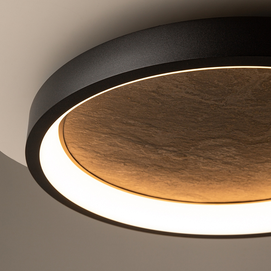 Orign Ø60 Sort plafond Fra Maytoni - Orign er en loftslampe i metal med en elegant stenimitation i midten, der giver et naturligt og eksklusivt indtryk.