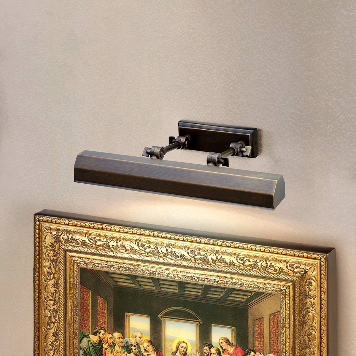 Chawtown 40cm Bronze Fra Elstead Lighting - Chawton er en elegant billedlampe fremstillet af stål med en stilfuld finish i mørk bronze, der giver et klassisk og tidløst udtryk.