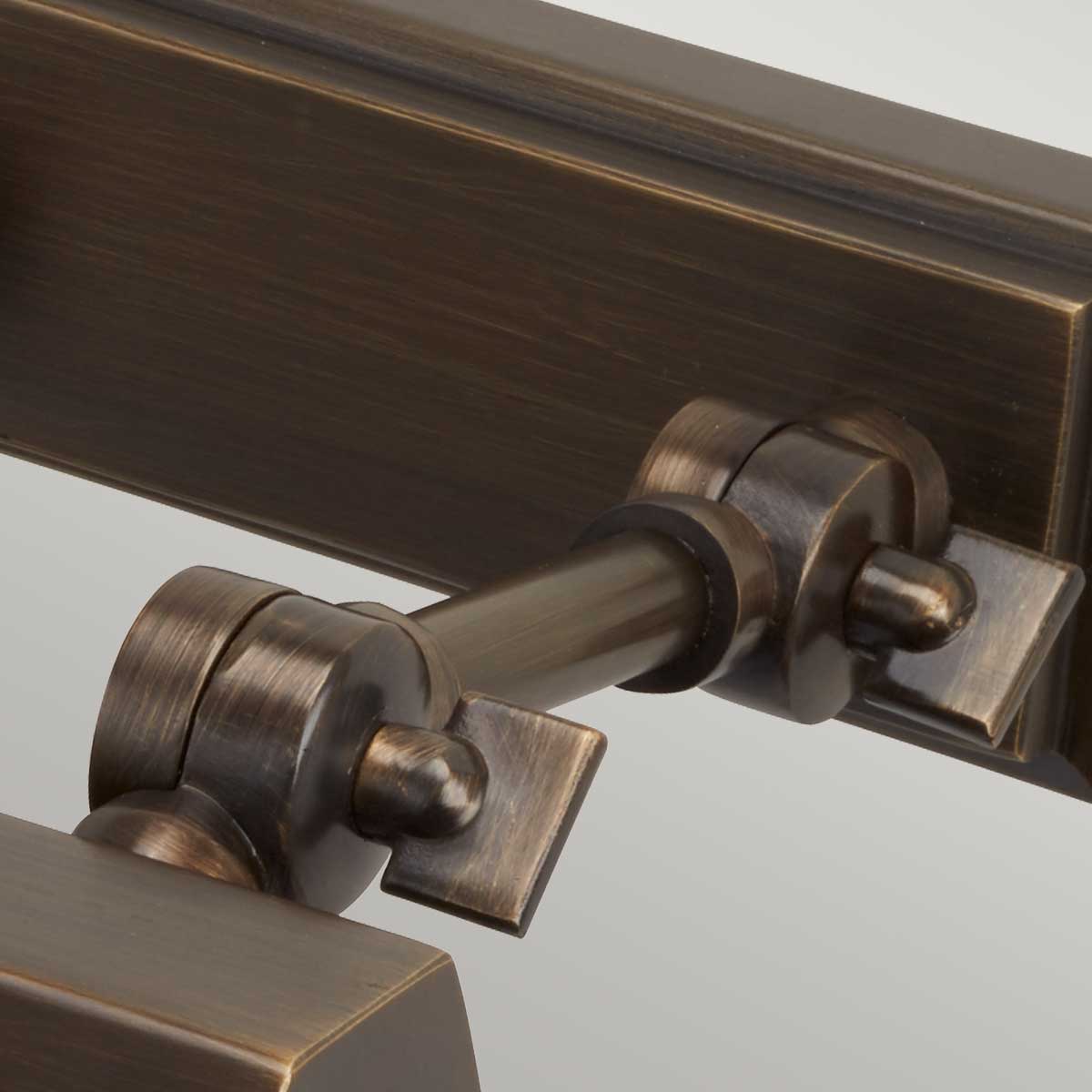 Chawtown 18cm Bronze Fra Elstead Lighting - Chawton er en elegant billedlampe fremstillet af stål med en stilfuld finish i mørk bronze, der giver et klassisk og tidløst udtryk.