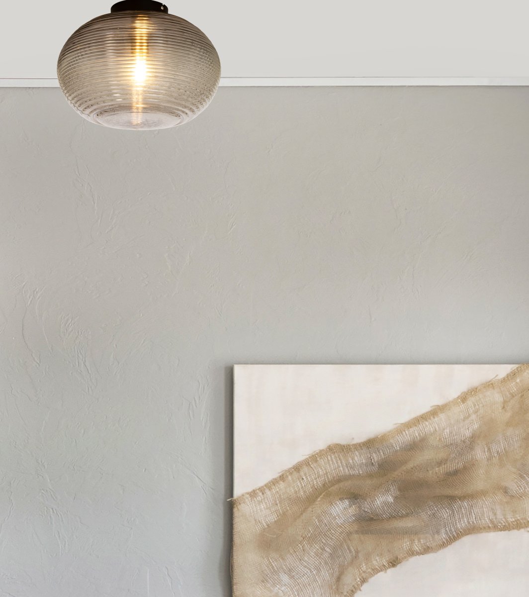 Sefyr Ø32 Røgfarvet plafond Fra Aneta Lighting - SEFYR-plafond med fladt ribbet farvet glas, 40W E27 (medf&oslash;lger ikke).