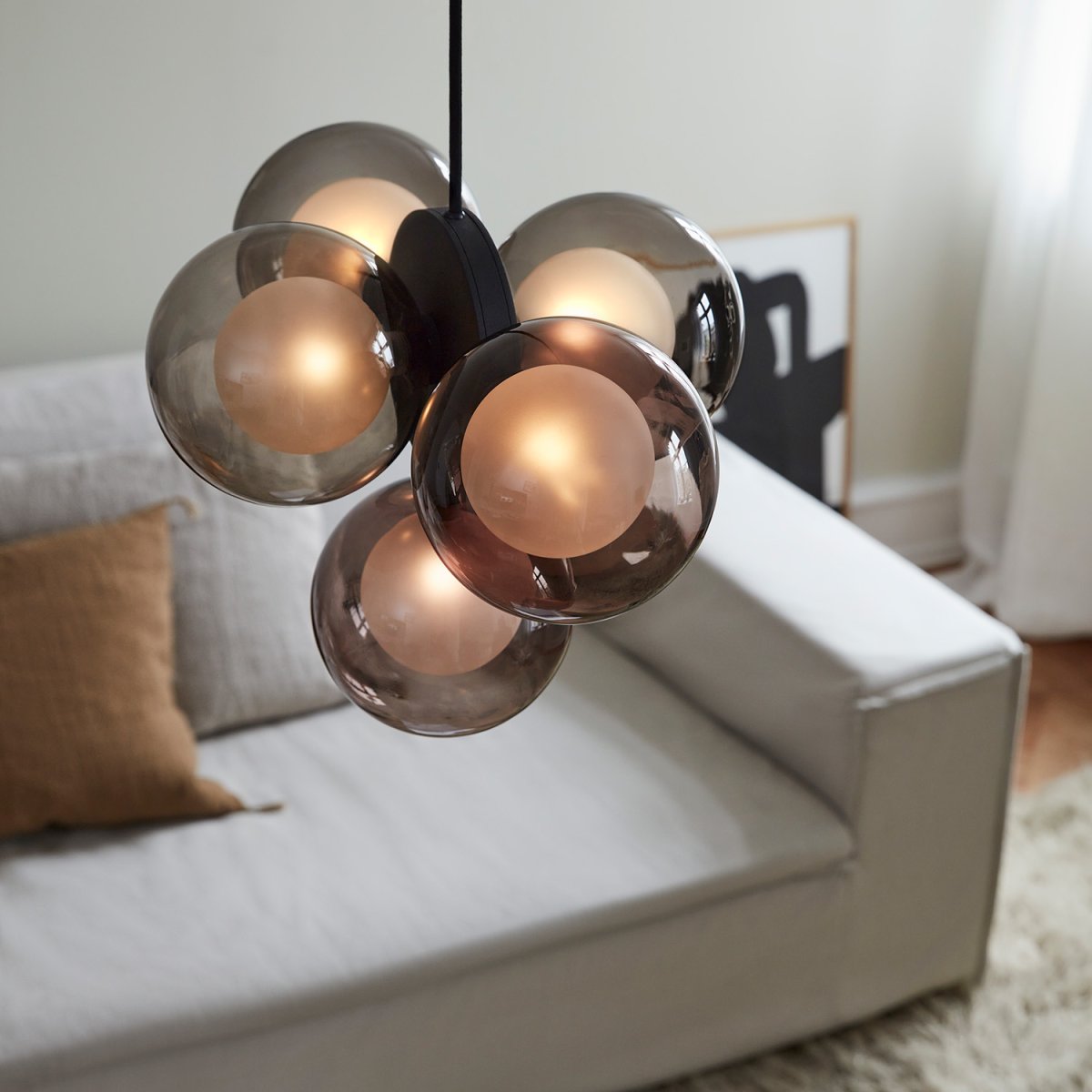 Discus 50cm Sort loftslampe Fra CO Bankeryd - Discus loftlampen kan med fordel hænges frem for et spisebord, men fungerer også; i en hall eller over et sofabord for et generelt atmosfærisk lys.