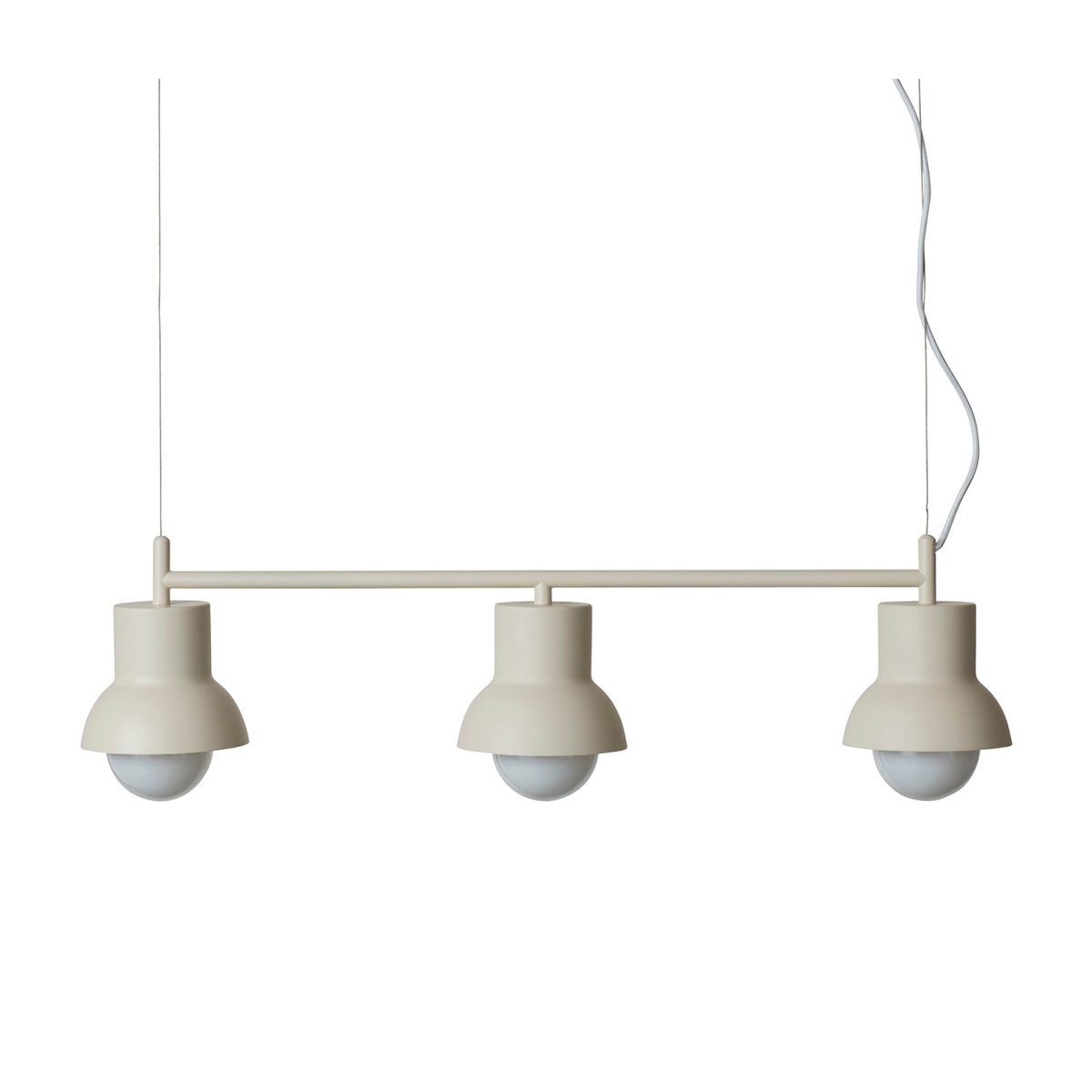 Down Long 82cm Lys beige loftslampe Fra CO Bankeryd - Down Long loftslampen har et ungdommeligt og skandinavisk design, som med sit atmosfæriske lys passer perfekt over spisebordet, da den oplyser hjemmets omdrejningspunkt.