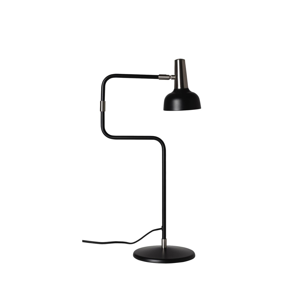 Ray 58cm Sort bordlampe Fra CO Bankeryd - Ray bordlampe er designet til at blive placeret ved sofaen eller en yndlingsstol, ved sengen eller på et hjemmekontor Lige så funktionel når; om aftenen for løsning er den skulpturel og skaber karakter til rummet om dagen.