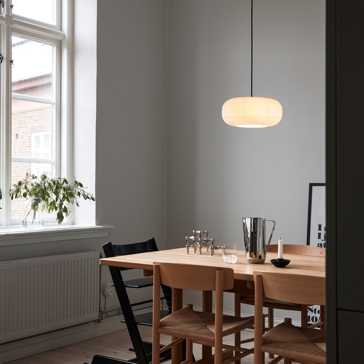 Rut Ø35 Opal loftslampe Fra CO Bankeryd - Mønsteret i det matte opalglas giver Rut loftslampen et stemningsfuldt skær og et blødt, atmosfærisk lys.