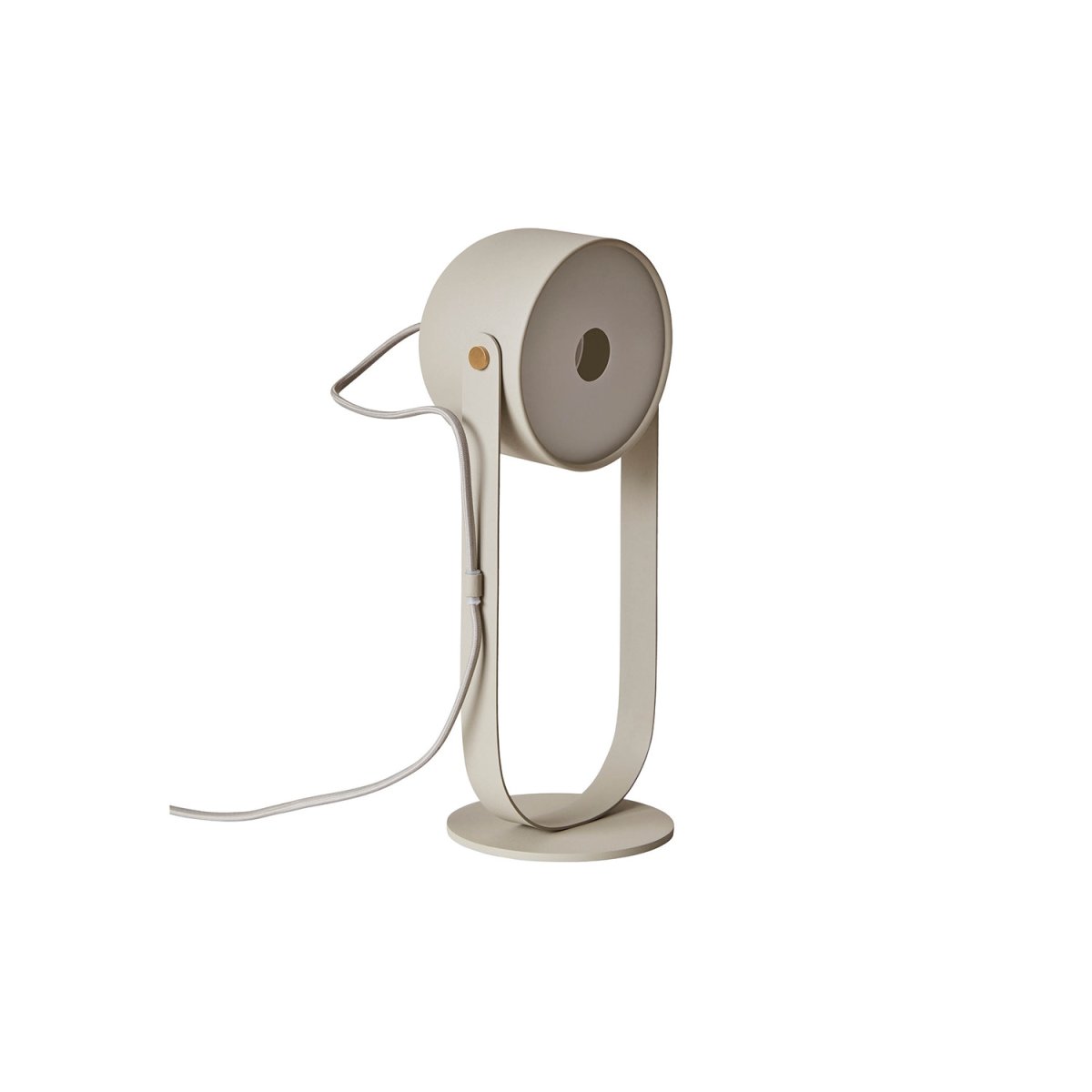 Svejk 36cm Beige bordlampe Fra CO Bankeryd - Svejk bordlampe har et blødt skær og fungerer både som sengelampe og som en dekorativ indretningsdetalje.